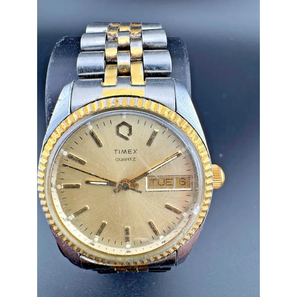 Vintage Timex Quartz Two Tone Fluted Bezel Day Date Watch